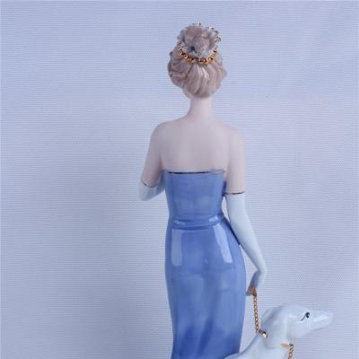 Tượng Cô Gái Dắt Chú Chó - phong cách châu âu